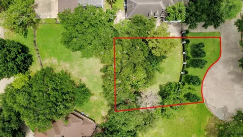 8306 Candlegreen Ln, Houston, TX 77071