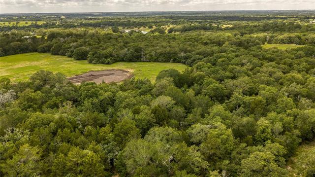 5 Hillwood Ln, Brenham, TX 77833