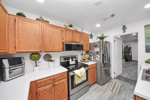 Kitchen - 4246 Tiny Hur Dr, Pasadena, TX 77503 photo 2 of 4
