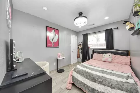 Bedroom - 4246 Tiny Hur Dr, Pasadena, TX 77503 photo 4 of 5