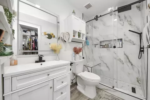 Bath - 4246 Tiny Hur Dr, Pasadena, TX 77503 photo 3 of 4