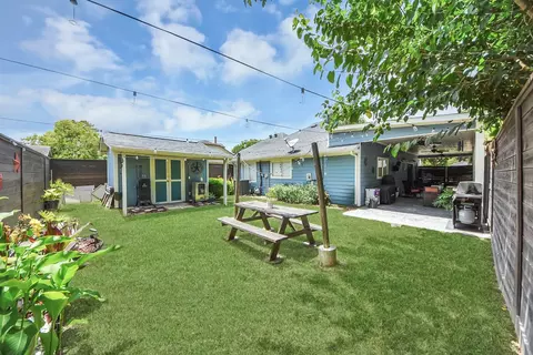 Exterior - 4246 Tiny Hur Dr, Pasadena, TX 77503 photo 7 of 11