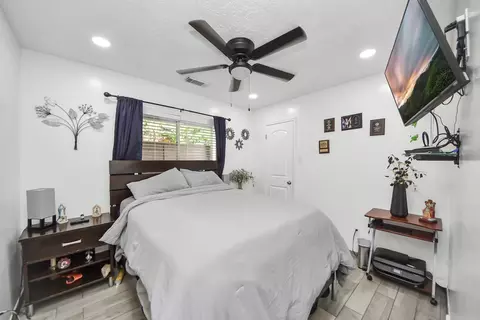 Bedroom - 4246 Tiny Hur Dr, Pasadena, TX 77503 photo 2 of 5