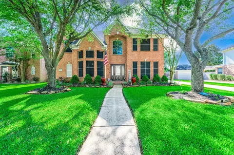2807 Canyon Dr, Pearland, TX 77584