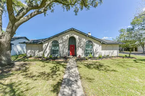 2011 N Palm Ct, Pasadena, TX 77502