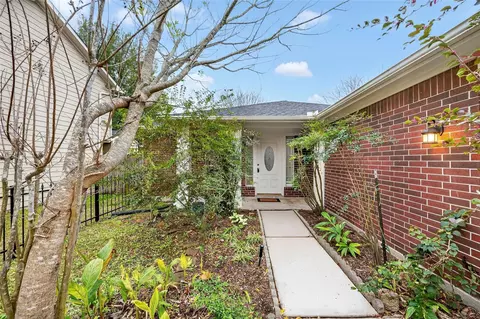 2135 Falling Oaks Rd, Houston, TX 77038