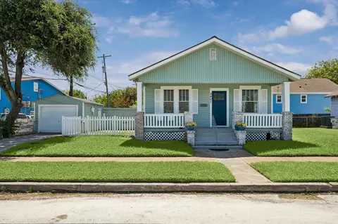 2407 41 St Blvd, Galveston, TX 77550