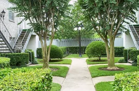 8787 Brae Acres Rd #605, Houston, TX 77074