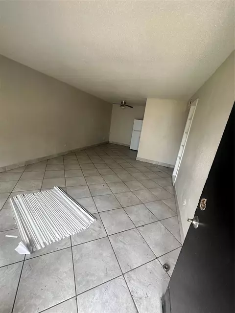 5625 Antoine Dr #703, Houston, TX 77091