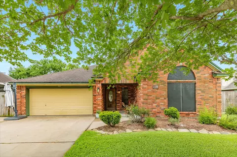 203 Washington Ave, Clute, TX 77531