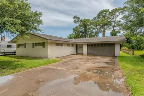 121 Glynn Dr, Bridge City, TX 77611