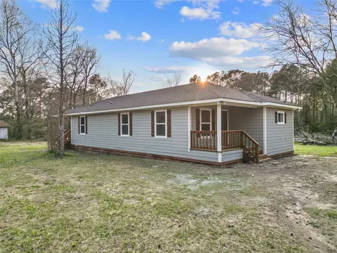 Exterior - 301 Pineland Dr, Trinity, TX 75862 photo 2 of 7