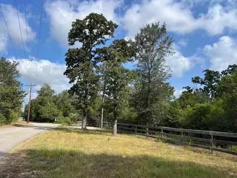 499 Hickory Creek Rd, Bellville, TX 77418