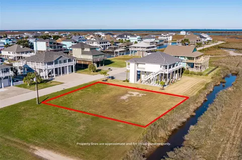 1170 Lagoon Dr, Crystal Beach, TX 77650