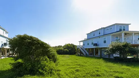 3829 El Lago, Galveston, TX 77554