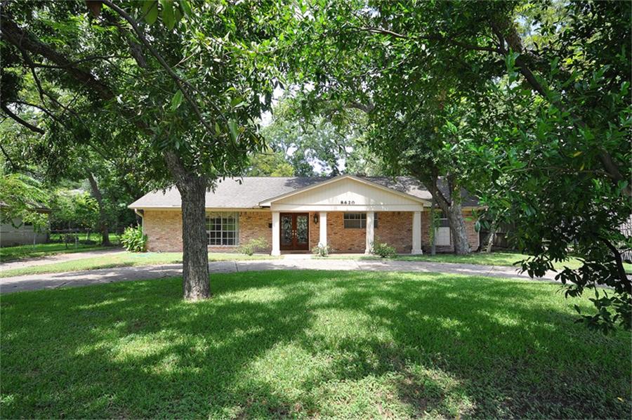 8620 Westview Dr, Houston, TX 77055 photo 1