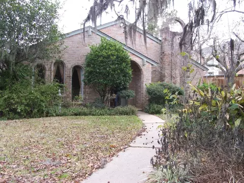 8231 Fernbrook Ln, Houston, TX 77070