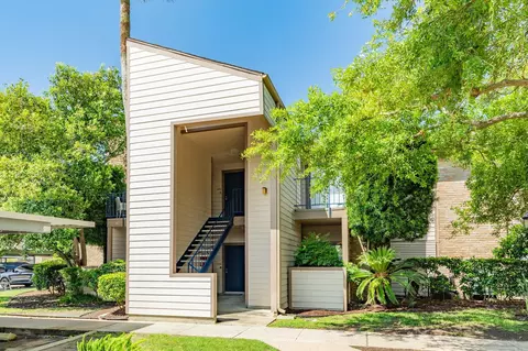 7098 N Holiday Dr, Galveston, TX 77550