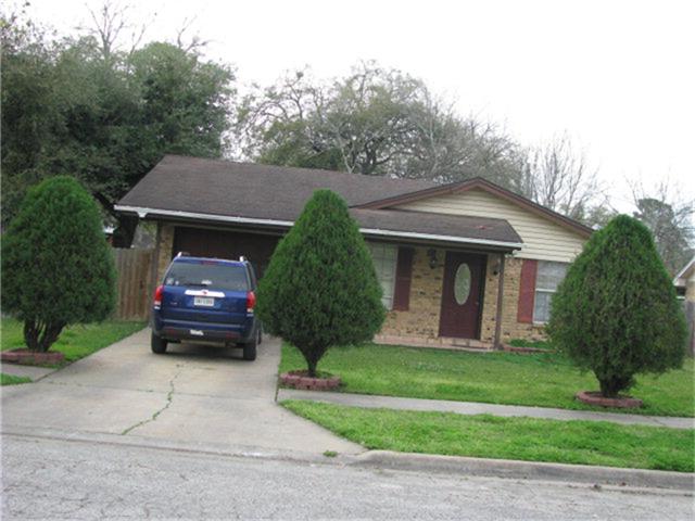 925 E Myrtle St, Angleton, TX 77515 photo 1