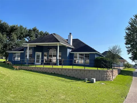 319 Brook Hollow Dr, Huntsville, TX 77340