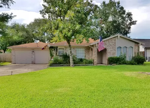 3800 Kingsway Dr, Baytown, TX 77521