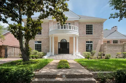 93 Greensward Ln, Sugar Land, TX 77479