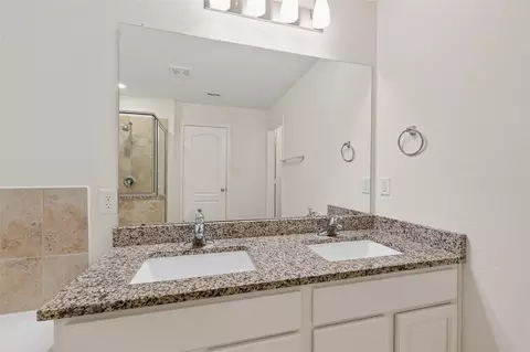 Bath - 2107 Parnevik Pl, Conroe, TX 77304 photo 3 of 6