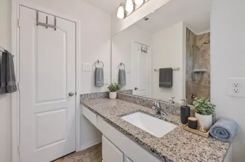 Bath - 2107 Parnevik Pl, Conroe, TX 77304 photo 6 of 6