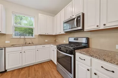 Kitchen - 2107 Parnevik Pl, Conroe, TX 77304 photo 5 of 5