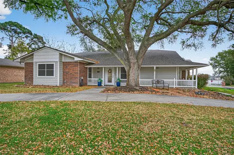 9818 Twin Shores Dr, Willis, TX 77318