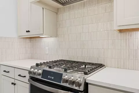 Kitchen - 12214 Warbler Dr, Mont Belvieu, TX 77523 photo 4 of 5