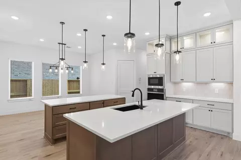 Kitchen - 12214 Warbler Dr, Mont Belvieu, TX 77523 photo 3 of 5