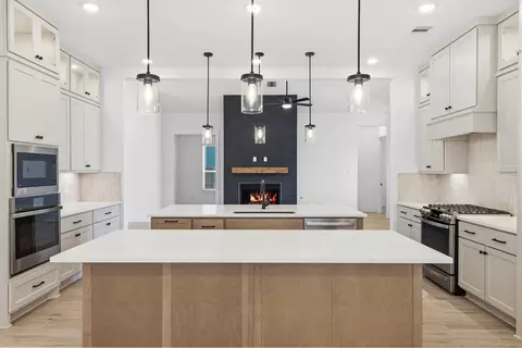 Kitchen - 12214 Warbler Dr, Mont Belvieu, TX 77523 photo 5 of 5