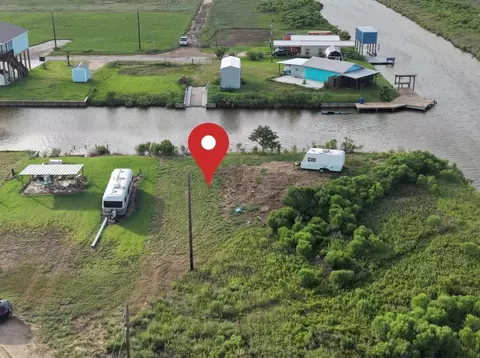 2 Oceania St, Sargent, TX 77414