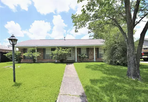 938 Greatwood Dr, Houston, TX 77013