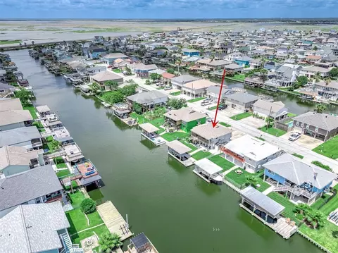 834 Marlin St, Bayou Vista, TX 77563