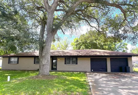 131 Walker Ave, Lolita, TX 77971