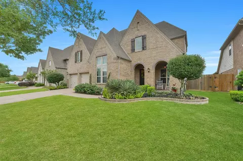 911 Ember Hills Ln, Friendswood, TX 77546