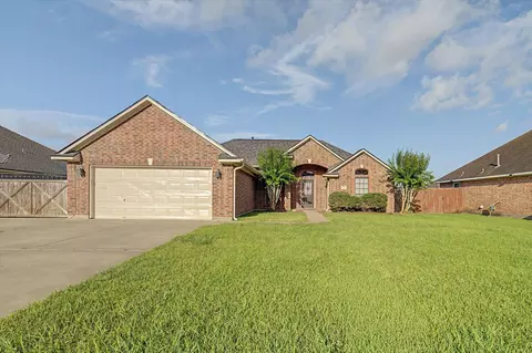 1015 Cardinal Dr, Richwood, TX 77566
