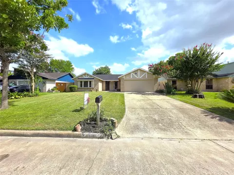 7915 Woodsman Trl, Houston, TX 77040