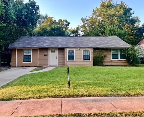 6043 Lyndhurst Dr, Houston, TX 77033