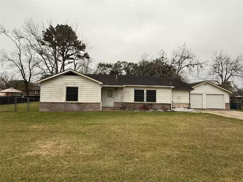 130 E Phillips Rd, Angleton, TX 77515 photo 1