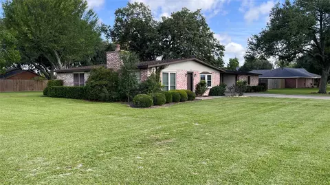 103 Greenbriar Dr, Wharton, TX 77488