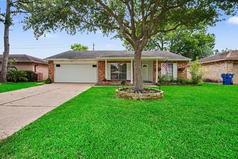 16811 Bougainvilla Ln, Friendswood, TX 77546