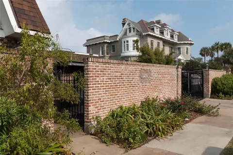 1726 Broadway #B12, Galveston, TX 77550