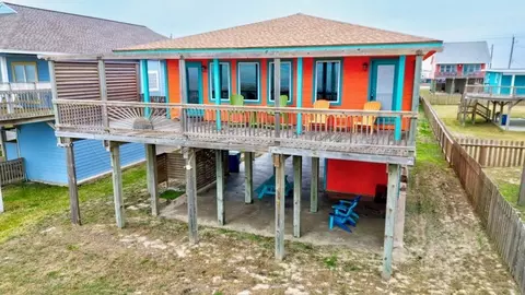 1034 Blue Water Hwy, Surfside Beach, TX 77541