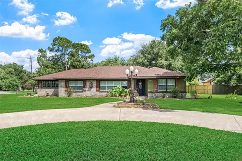 5803 5th St, Danbury, TX 77534