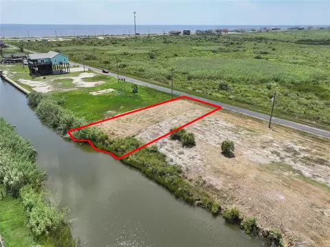 1102 Pennington St, Gilchrist, TX 77617