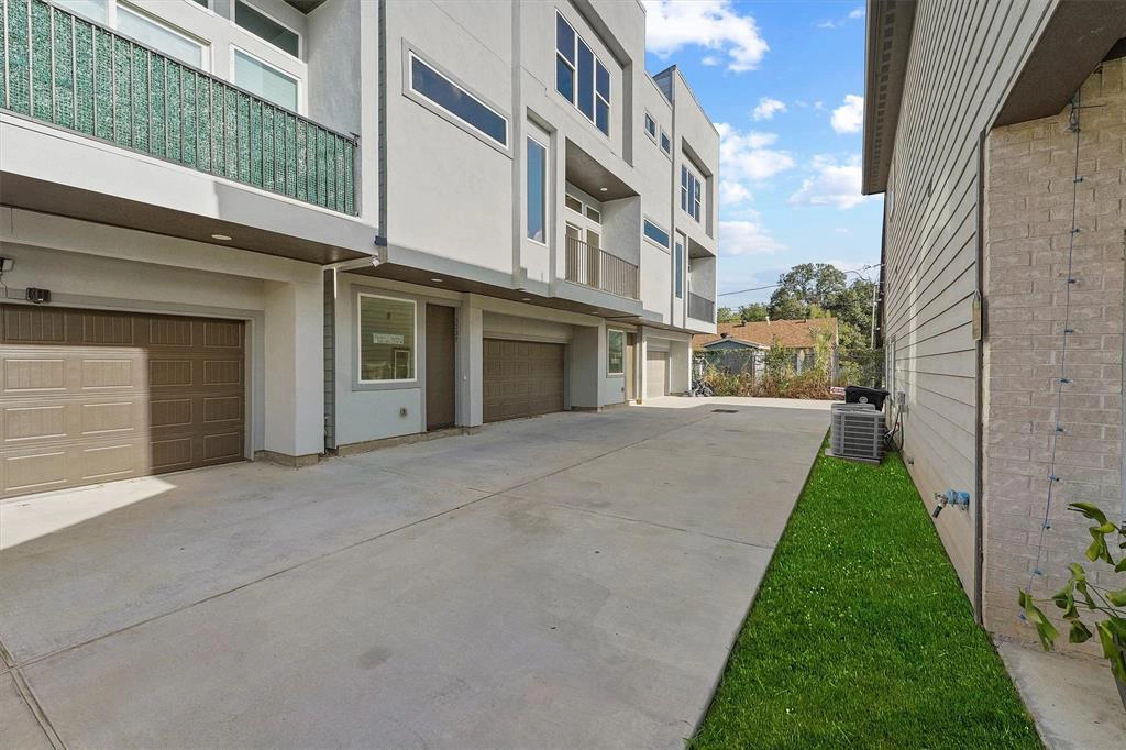 3237 Dixie Dr, Houston, TX 77021 photo 1