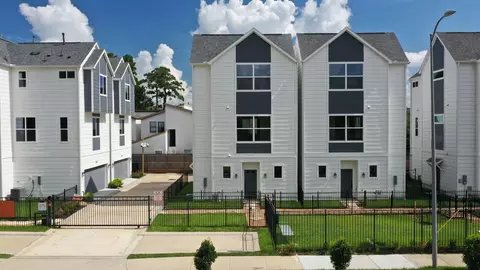1648 W Tidwell Rd, Houston, TX 77091